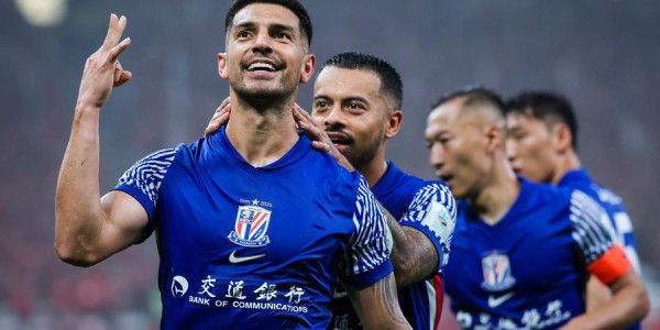 申花2场不胜！3分落后蓉城，2年首次不胜泰山，下轮天王山之战