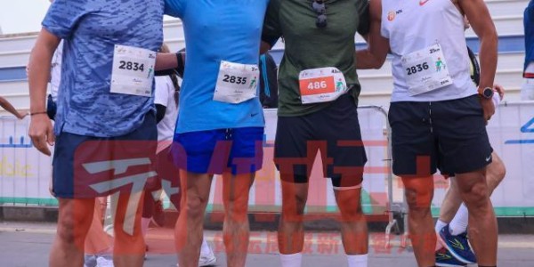 世俱杯竞猜-沙特主帅忙里偷闲 率教练团队参加半程马拉松赛