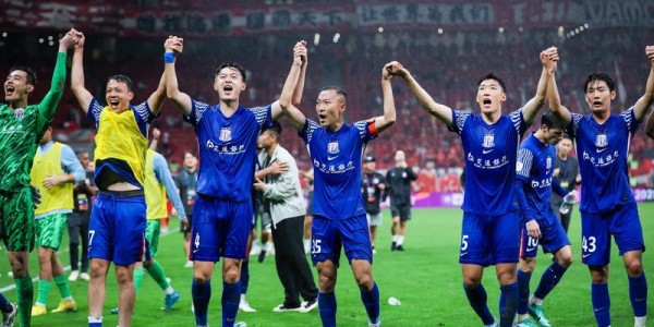 申花2场不胜！3分落后蓉城，2年首次不胜泰山，下轮天王山之战